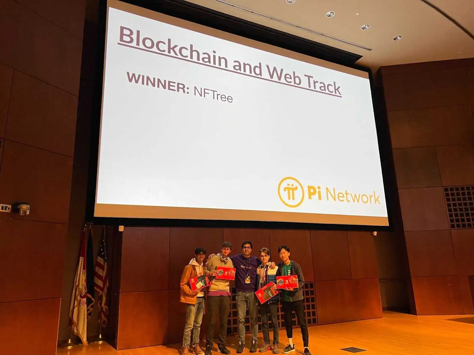 大学黑客马拉松获奖者展示 Pi 网络实用程序