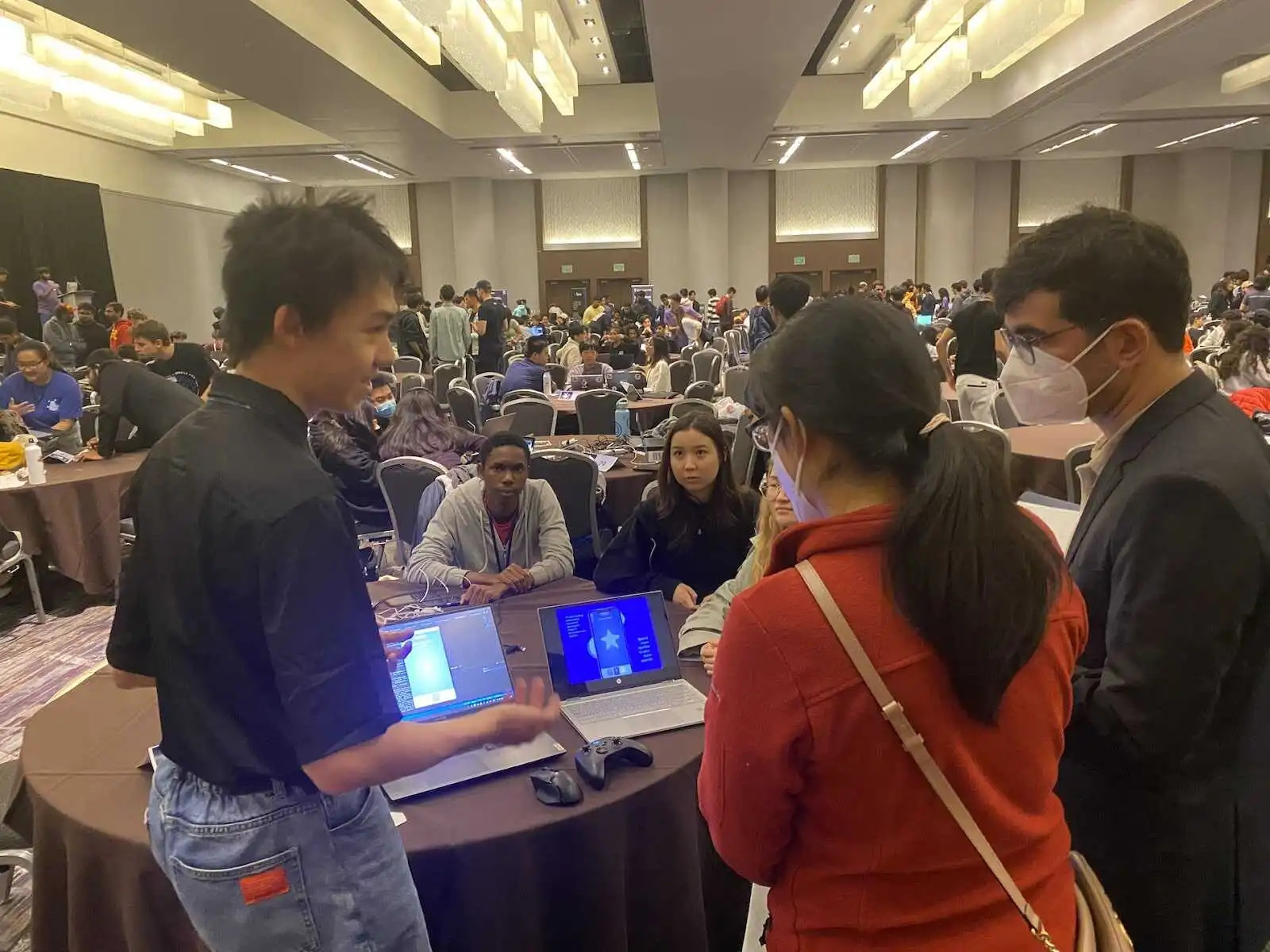 大学黑客马拉松获奖者展示 Pi 网络实用程序